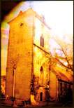 [ill: kirke i 
flomlys]